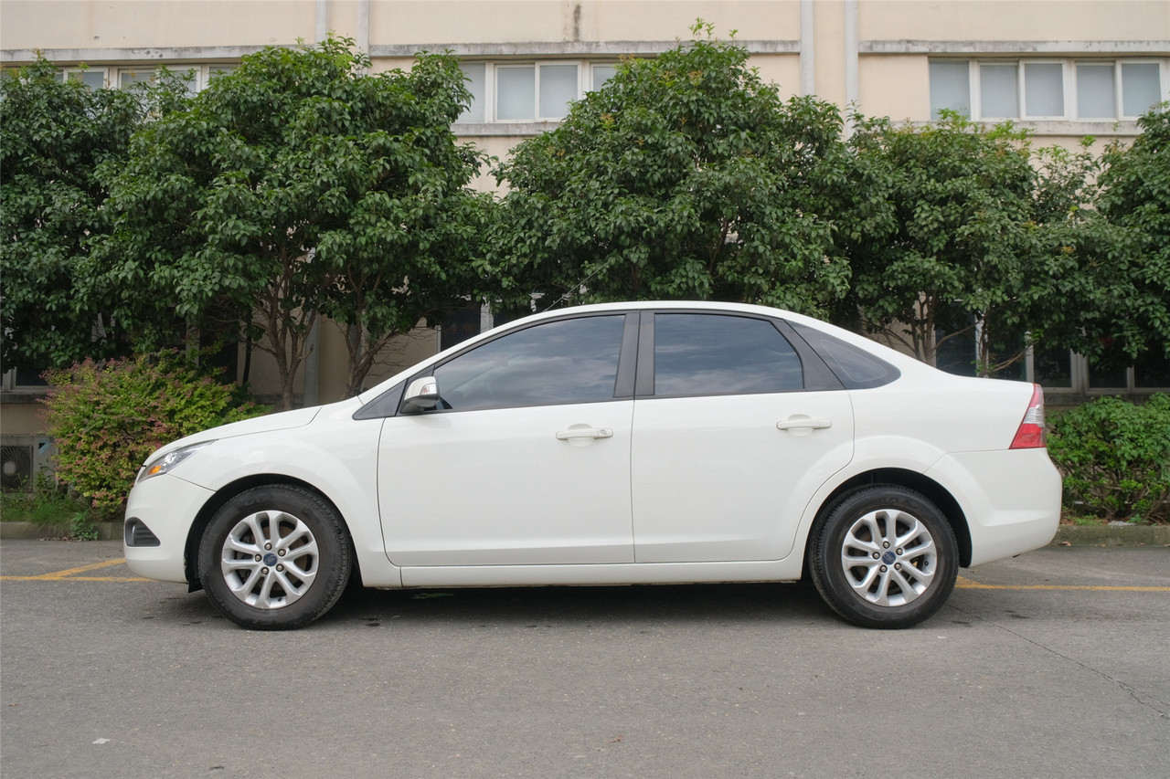 5年才跑了9000公里的车可以买吗,5年左右的福克斯值多少钱