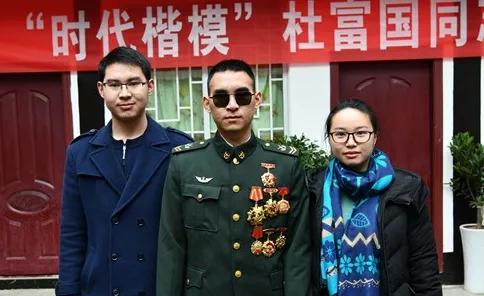 杜富国和杜富佳的故事电影,杜富佳和杜富国的故事