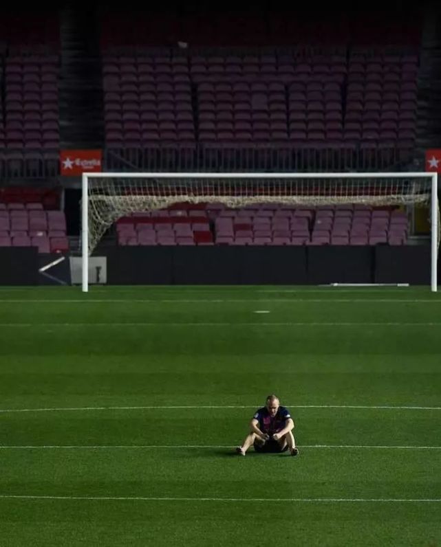 足球精神感动瞬间,足球明星与球迷感动瞬间