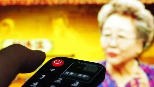 防骗悬疑剧《猎心者》热播中，中老年人更需要提高防骗意识！