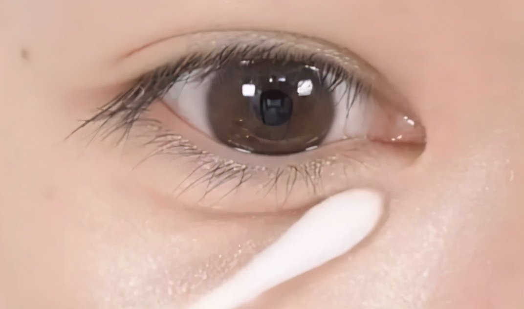 眼睛细长怎么化妆好看,眼间距宽怎么化妆小妙招