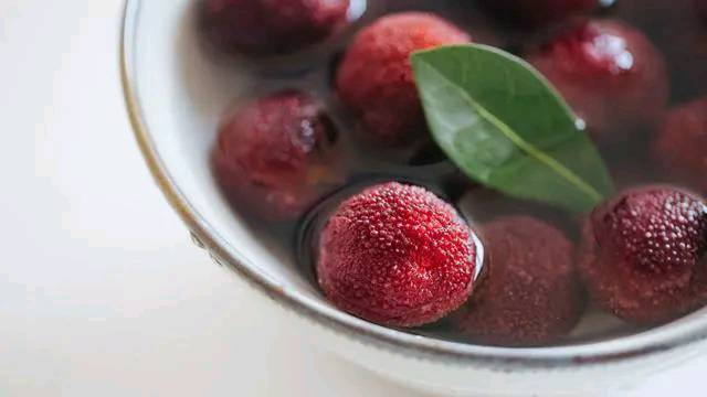 杨梅有虫子直接吃行吗,如何解决杨梅里的虫子问题