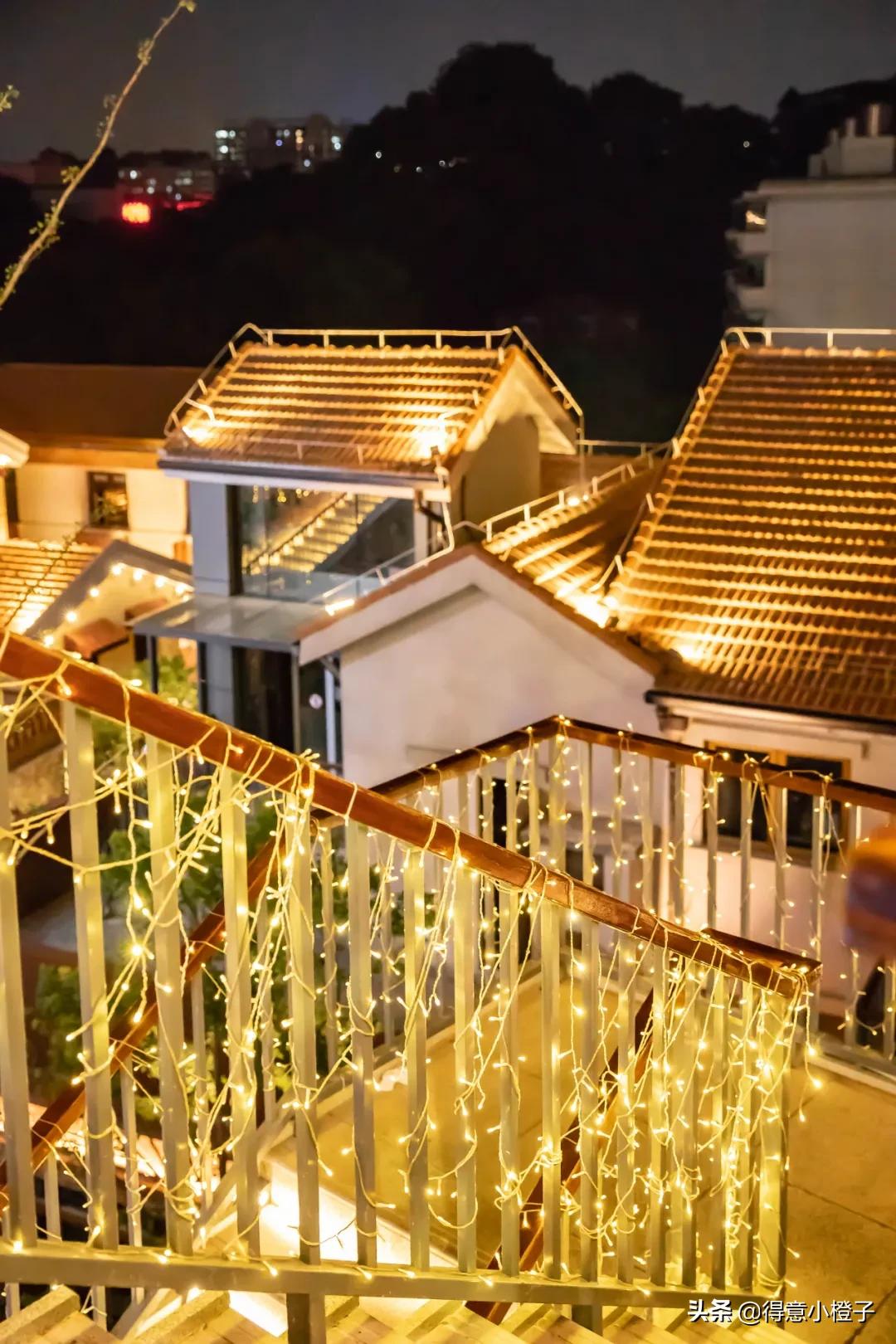 楼顶喝酒看日出,楼顶喝酒夜景视频实拍