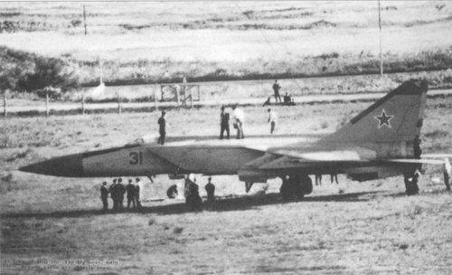 米格25击落f18的飞行员是谁,米格25打f18