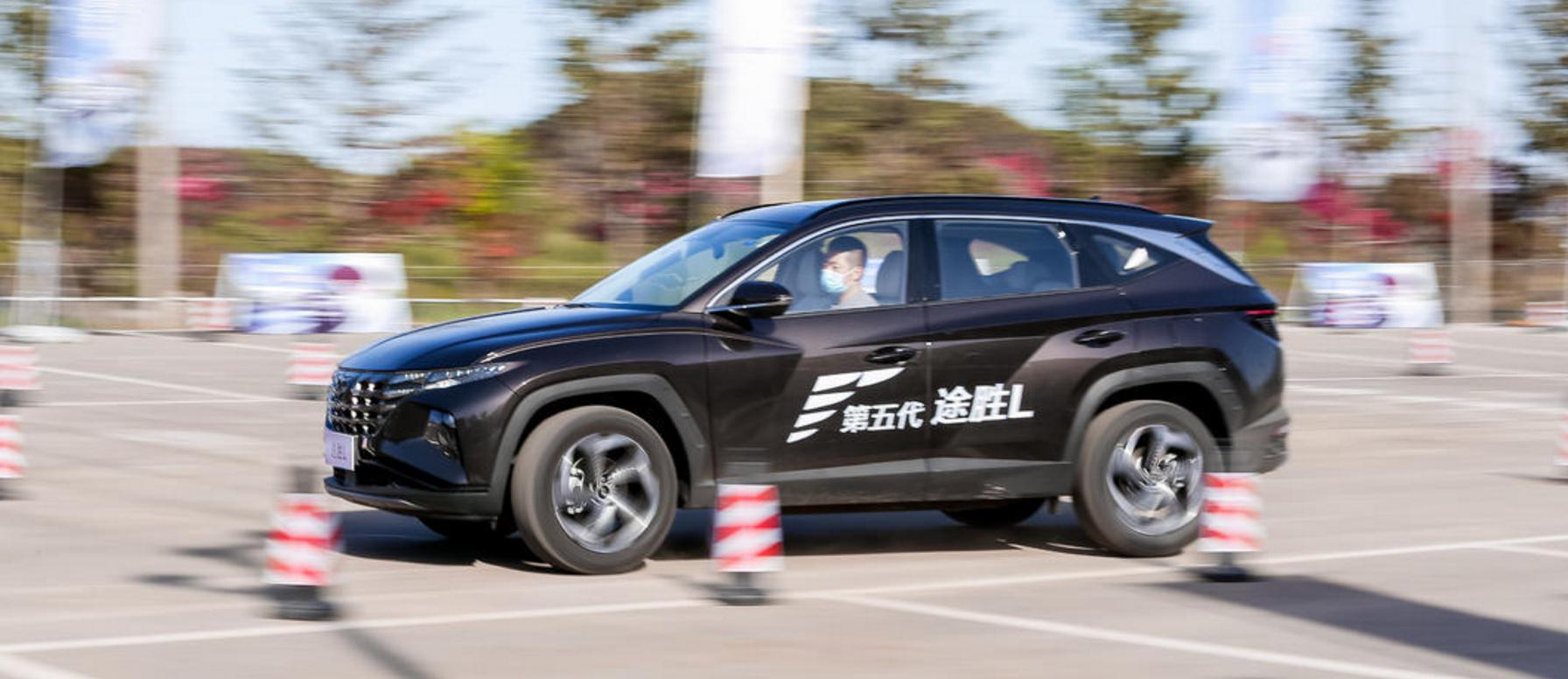 第五代途胜尊贵版有定速巡航吗,5代途胜l两驱爬坡测试