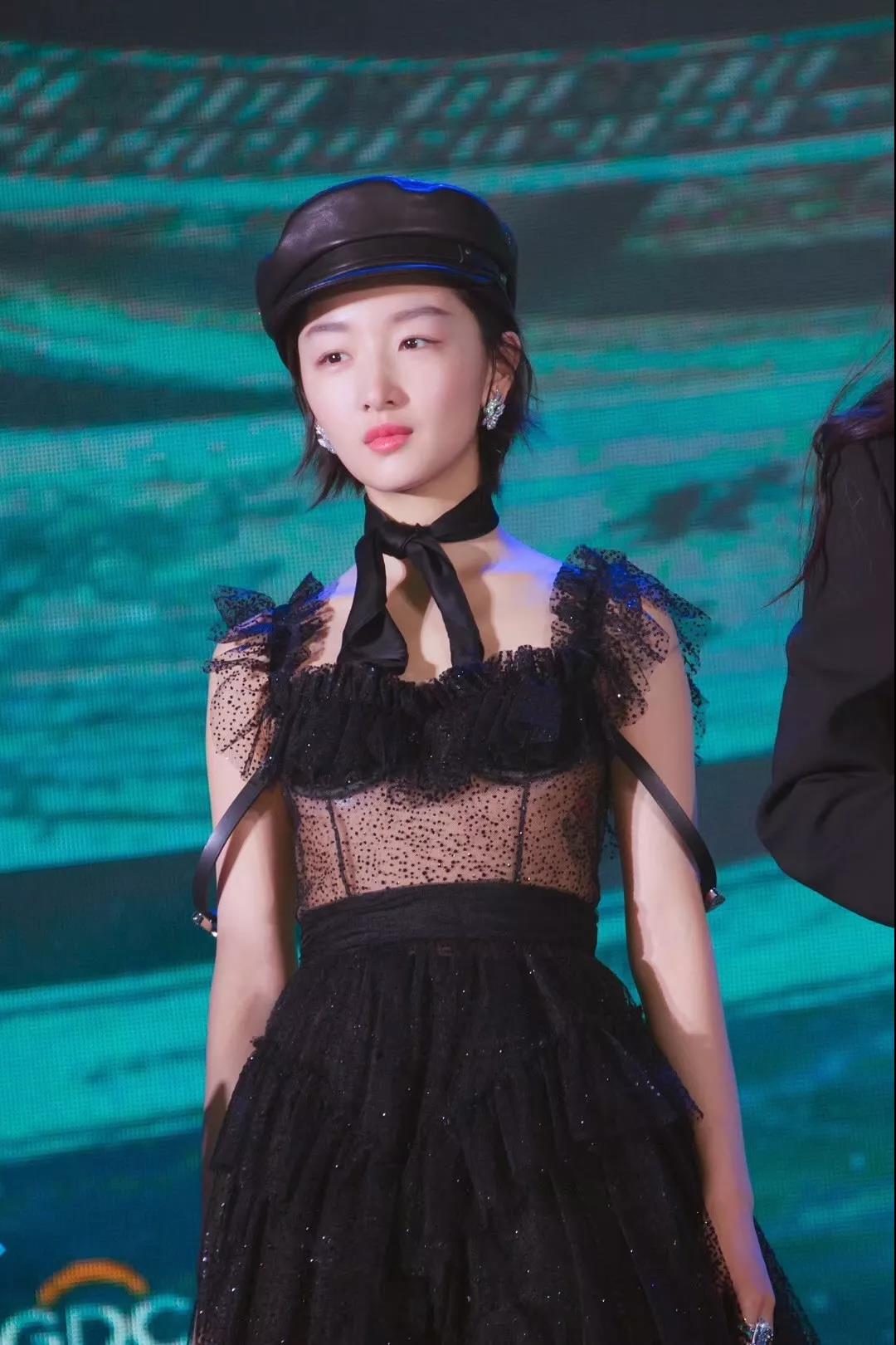 脸型瘦长的戴什么款式的帽子好看,头大上窄下宽脸型适合戴什么帽子