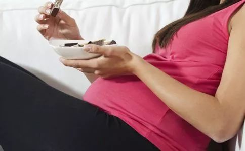 孕妇嘴角长小水泡是不是上火了,孕妇嘴角有泡泡怎么回事