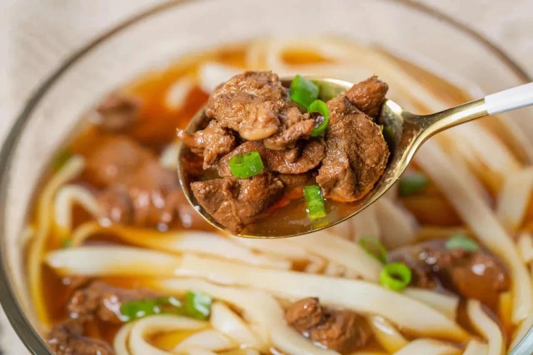 正宗嗦粉教程,怎么一元点螺蛳粉外卖