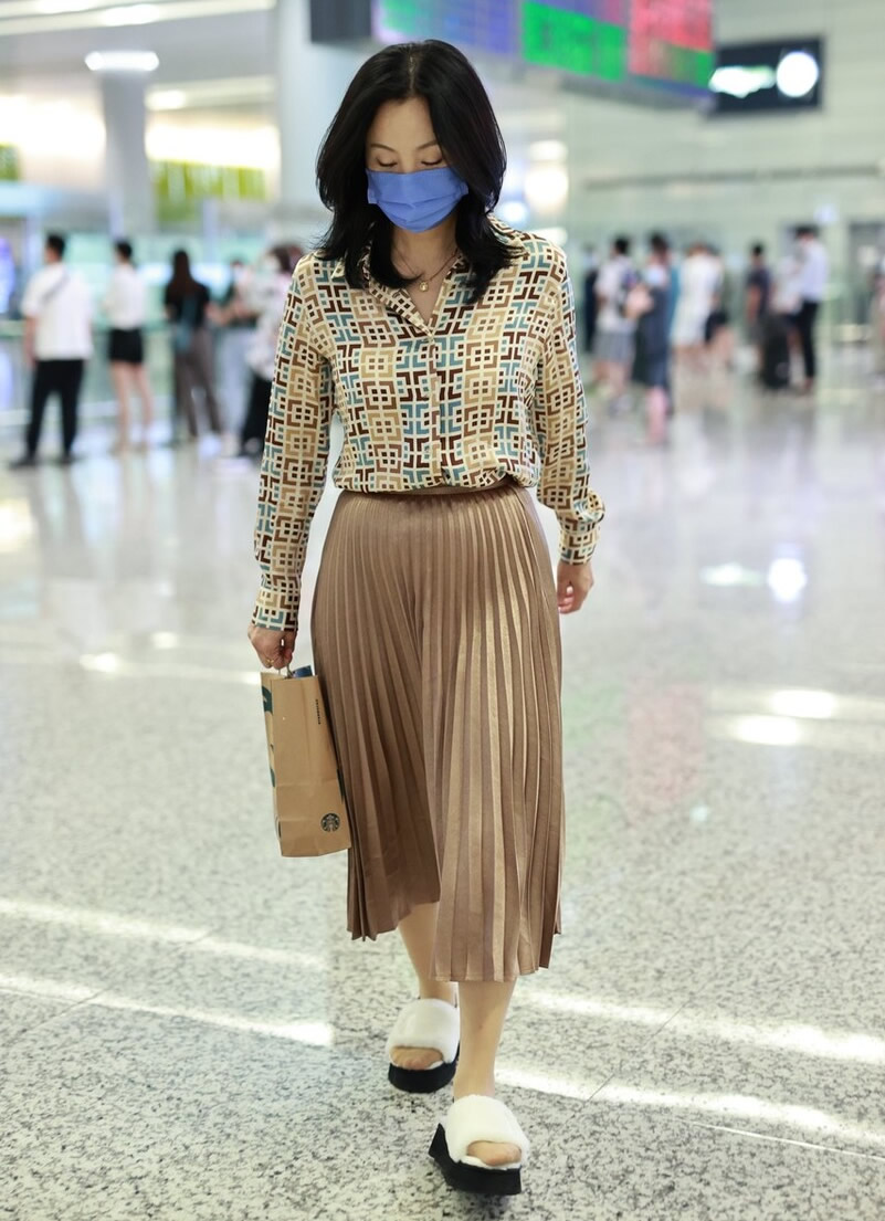 大百褶裙和小百褶裙哪个显瘦,百褶裙秋冬胖mm显瘦遮肉搭配