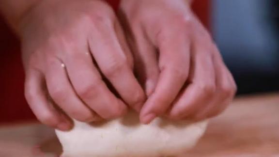 和面不粘手方法,和面不粘手技巧