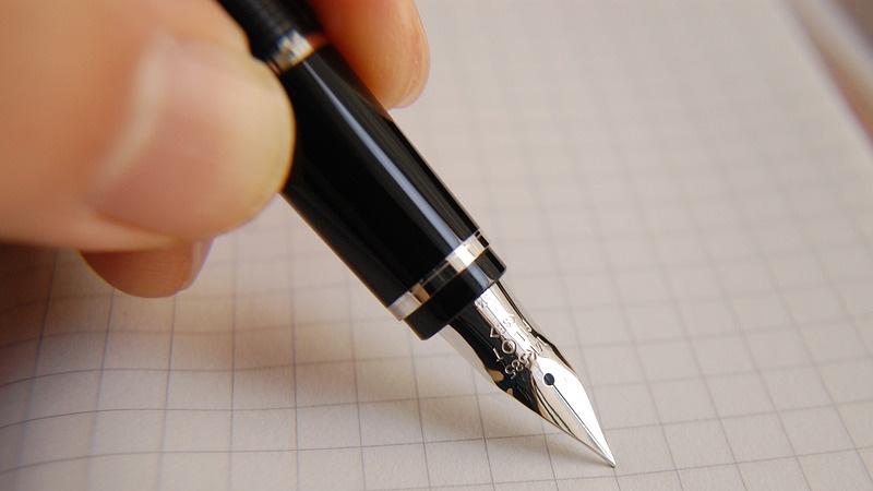 小孩子握笔姿势不正确怎么训练,怎么改正孩子错误的握笔姿势