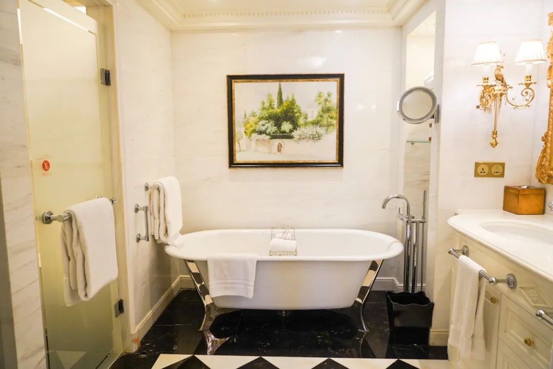 不到两千就能住天津丽思卡尔顿?还能随便吃?这样的羊毛不多了