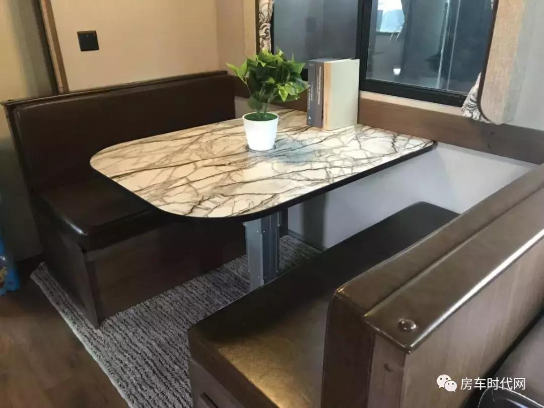 爱旅豪华双套间版拖挂房车,爱旅490拖挂式房车