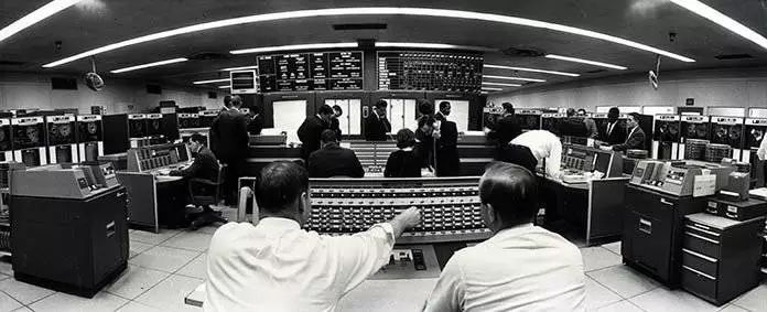 为何人类不再登月,人类曾经登月是假的吗