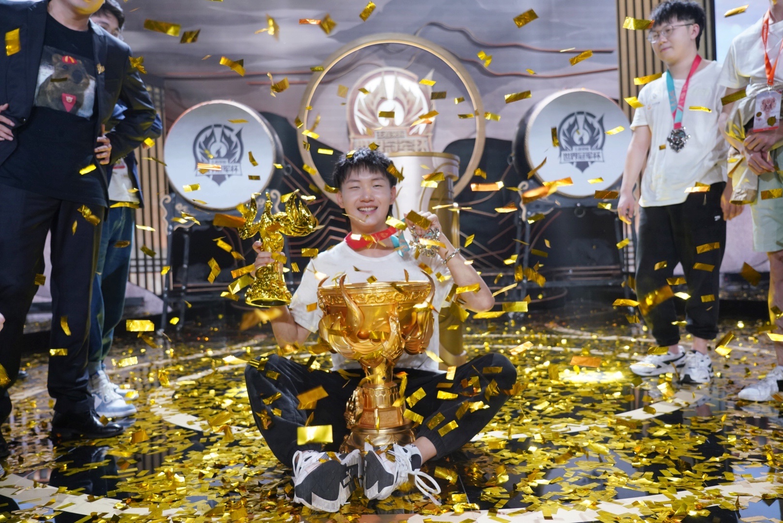 qgfly的fmvp皮肤冠军飞将,qgflyfmvp皮肤推测