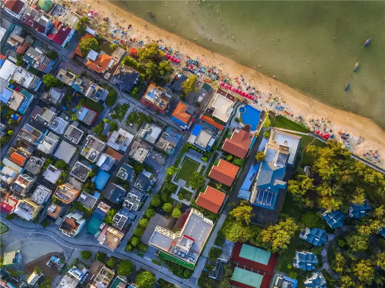 深圳大鹏古城边坐拥海岸线边的民宿，打卡百年古城丨巢里巢外