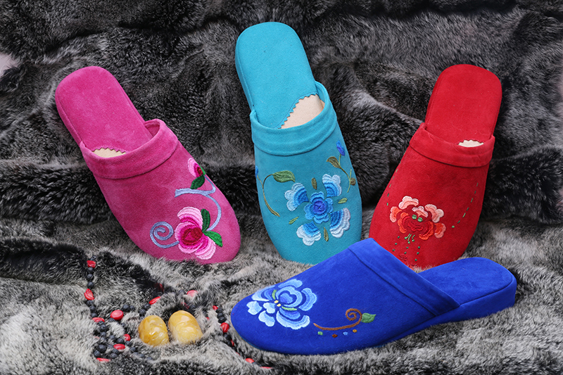 笼鞋浅出鸦头袜知是凌波缥缈身,笼鞋