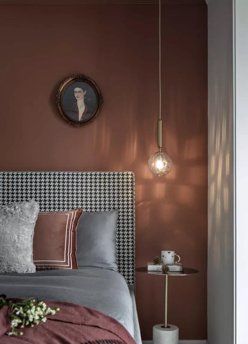 床头柜收纳除了放床头还可以放哪,床头柜里怎么收纳最合理