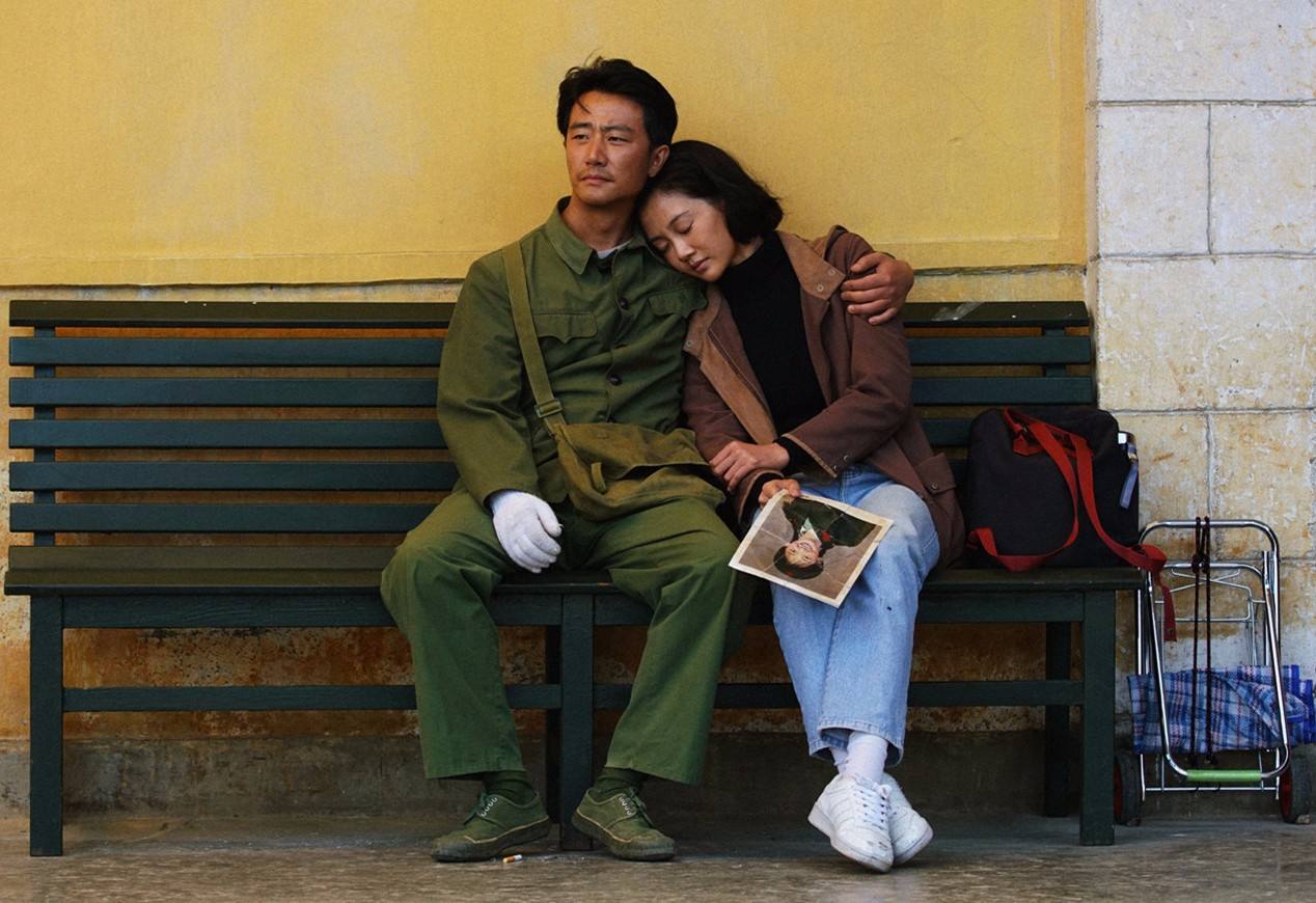 《芳华》表达的是特殊时代的美好？那是因为你没有看小说