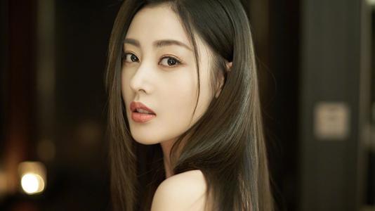 宅男女神的电影，除了秀身材、大长腿和大尺度，就再也没有看点了