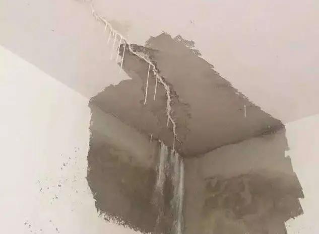 自建房楼顶漏水怎么办视频教程,自建房房顶漏水解决方案