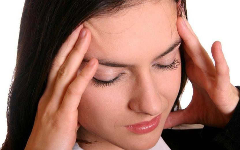 18岁高中生年纪轻轻长白发？医生：是身体出了问题