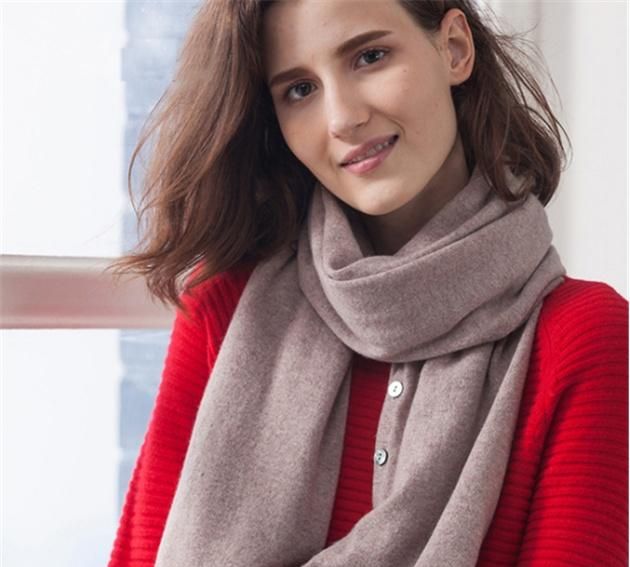 40多岁戴什么颜色的围巾显年轻,30岁的女人适合佩戴什么围巾