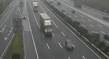 司机一个举动救了一个男人,司机一个举动救了一对母子