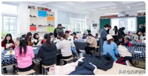 “油纸伞上的连环画”暨华江小学第三届海派连环画节开幕的