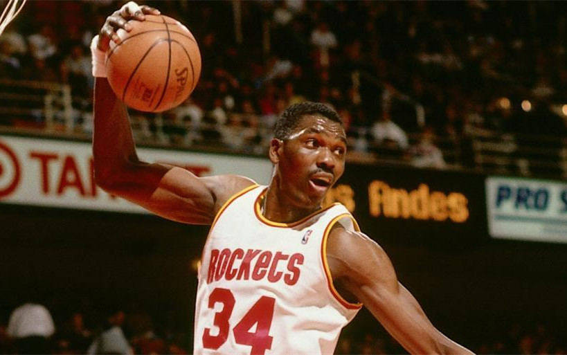 美媒重排历史前十中锋：姚明遗憾落选，张伯伦第5，前3无悬念