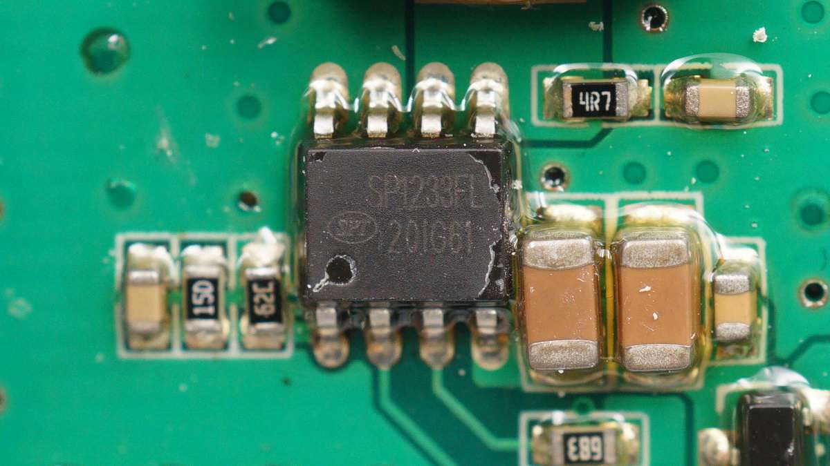 公牛便携式电源拆解,公牛1800w户外电源拆解