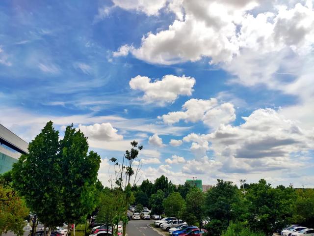 看云卷云舒赏繁星满天,看云卷云舒唯美诗词