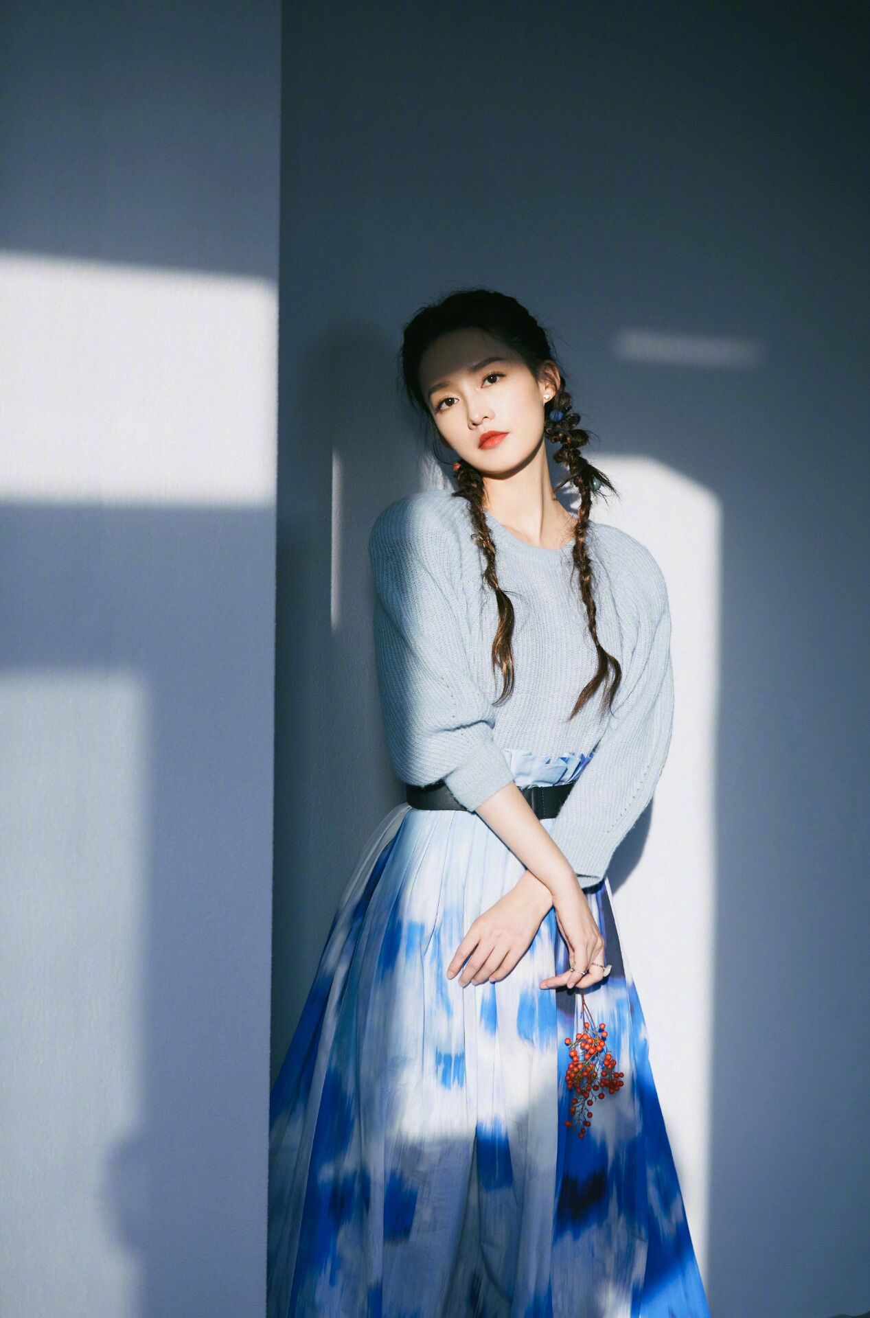 李沁蓝衣回眸,李沁蓝绿色