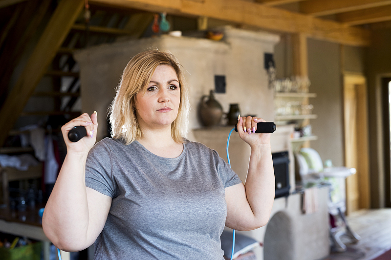 跳绳的科学锻炼方法,最简单的5种跳绳方式