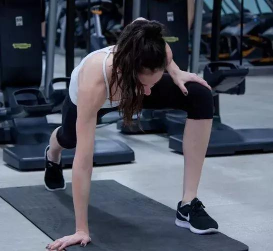 动态拉伸和静态拉伸的动作,如何正确静态动态拉伸