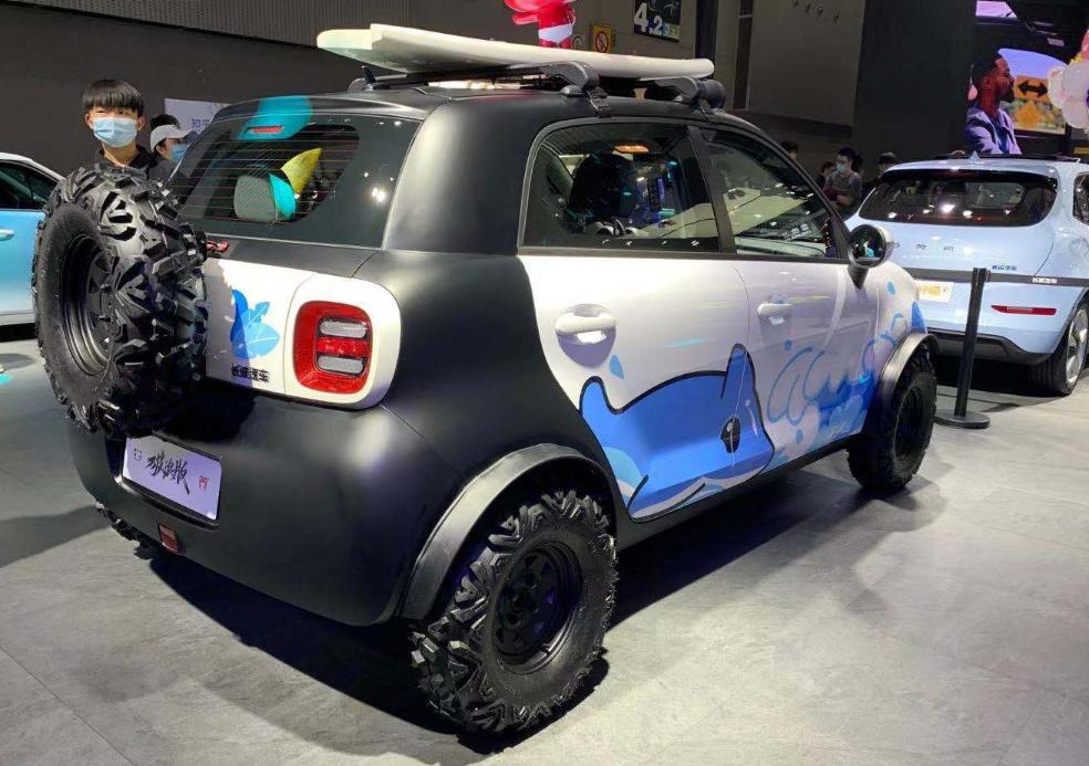 無限版飞度、好猫“如虎”，广州车展新车展台上的改装车也精彩