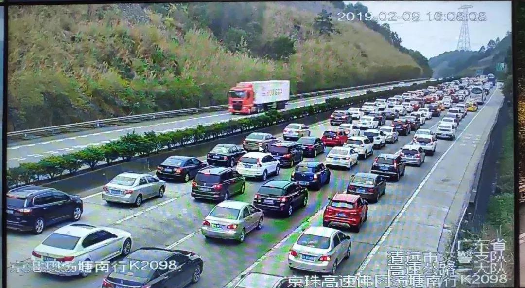 返程高速车流,返程大军挤爆沪渝高速