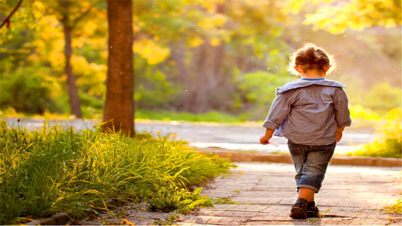 3岁背唐诗有什么好处,3岁多孩子背诗怎么教都不会