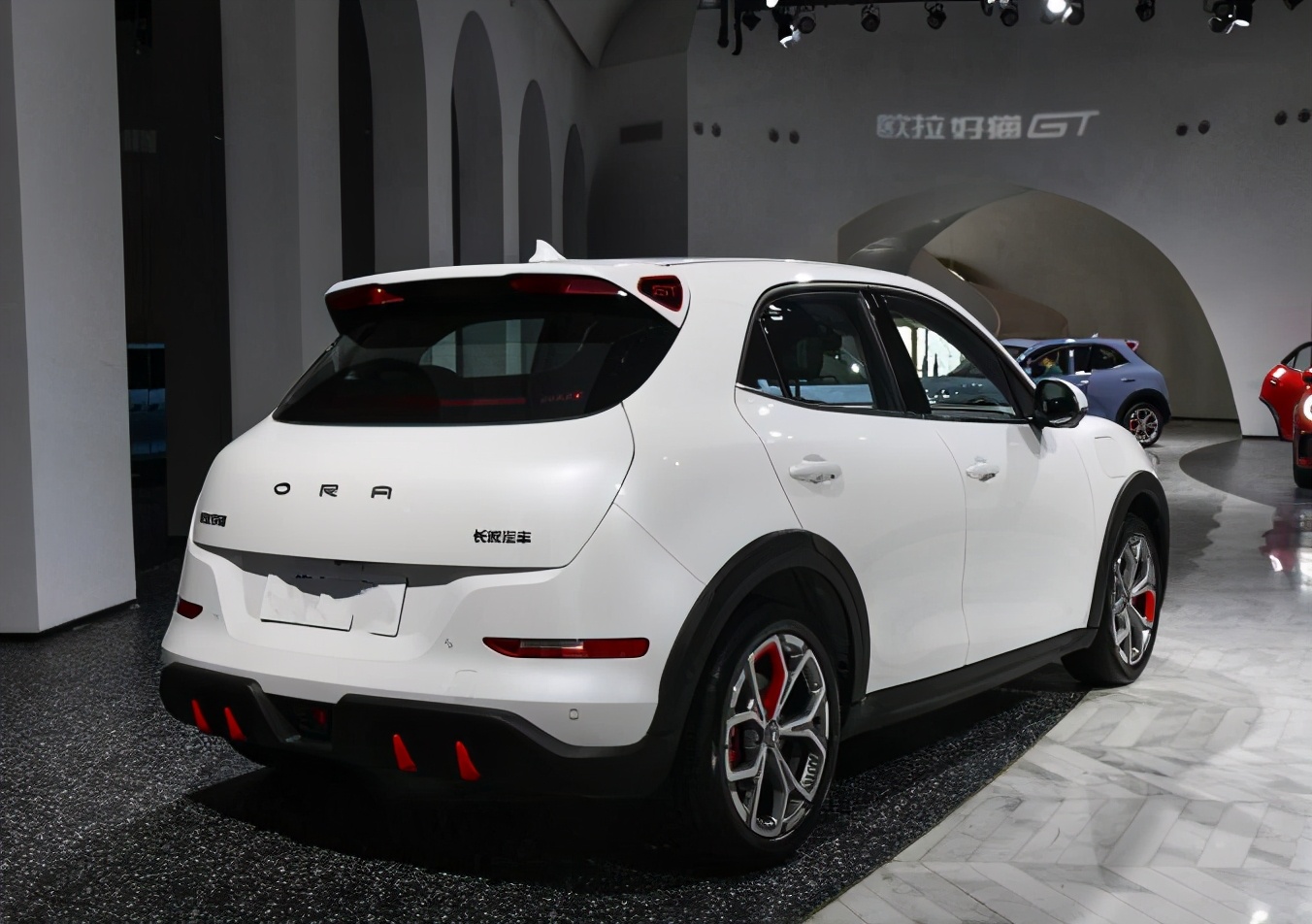 比亚迪元和欧拉好猫哪个值得买,比亚迪海豚和欧拉好猫性价比