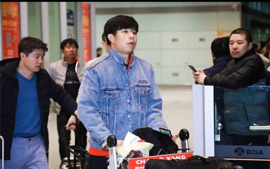 国足纪念品衣服,国足尽所有努力拿下亚洲杯开门红