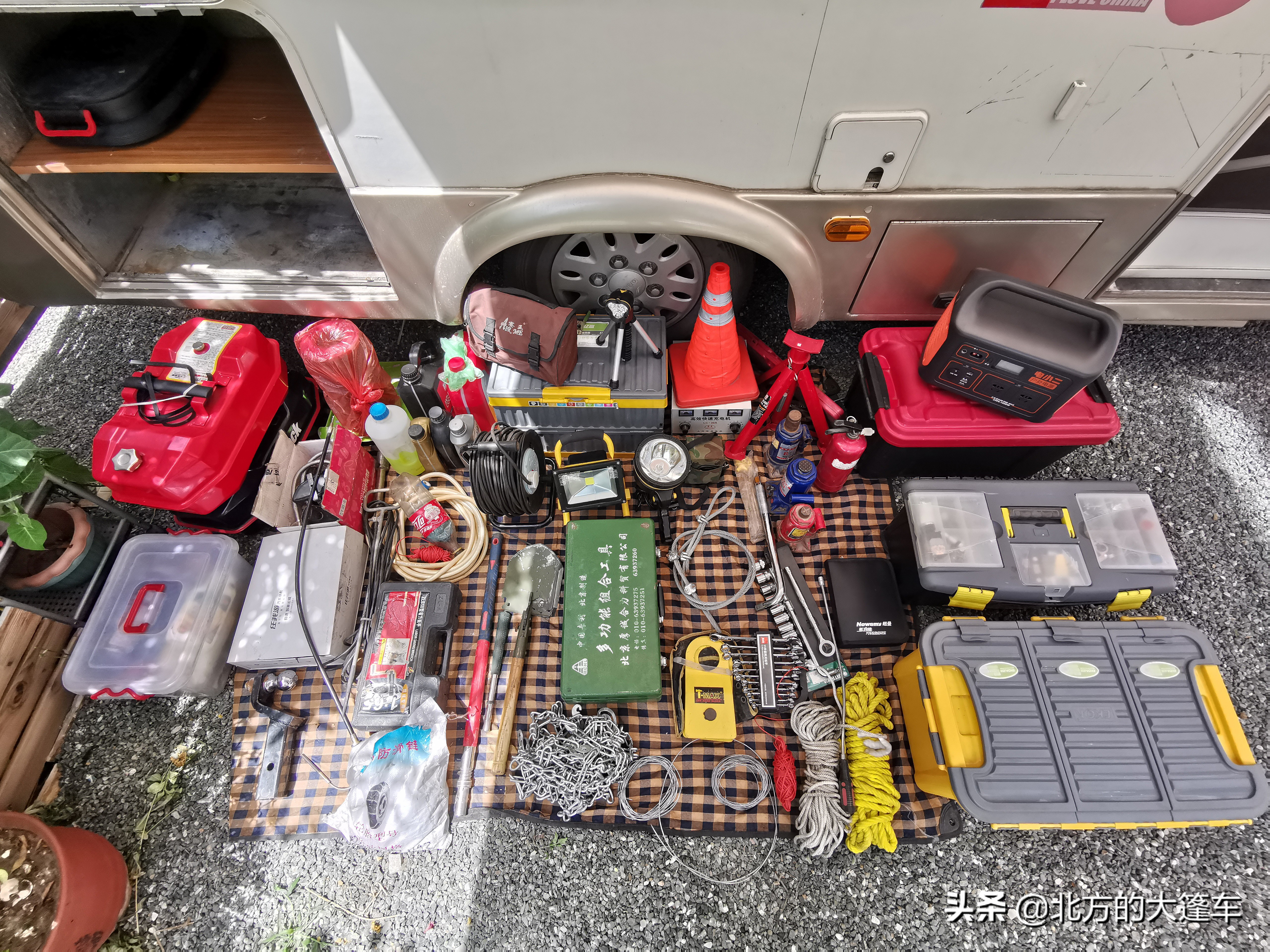 所有装备装进新房车,房车环游重走中国路准备完毕天亮就出发