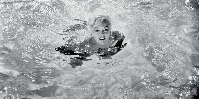 玛丽莲梦露好莱坞与游客拍照,玛丽莲梦露最后一次拍摄