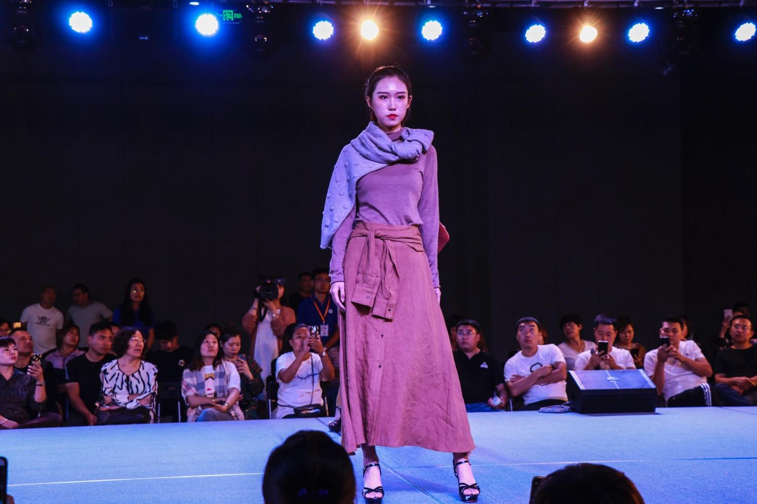 swarovski真丝羊绒围巾,真丝羊绒围巾