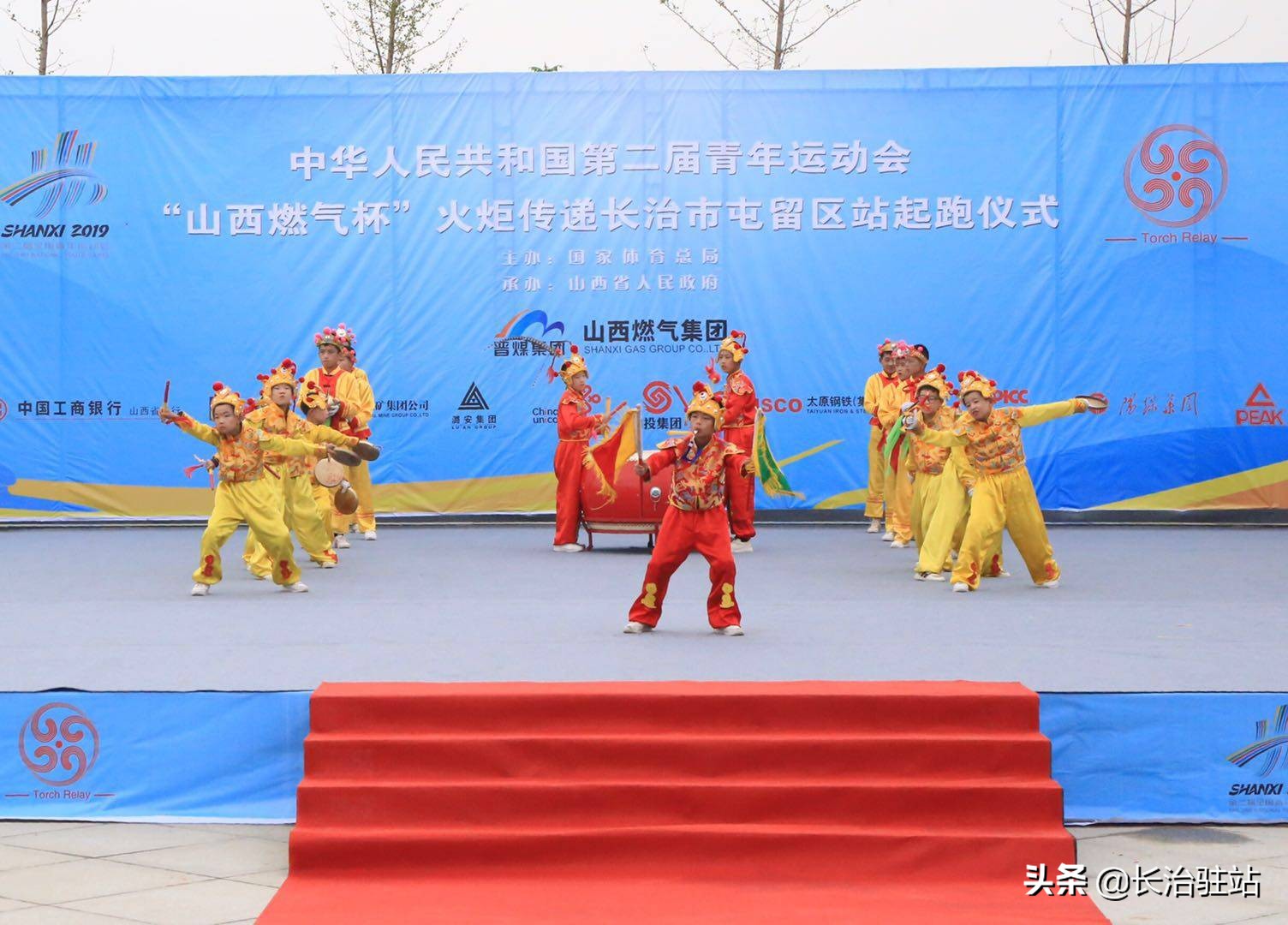 二青会实体火炬首站传递,二青会实体火炬传递完美收官