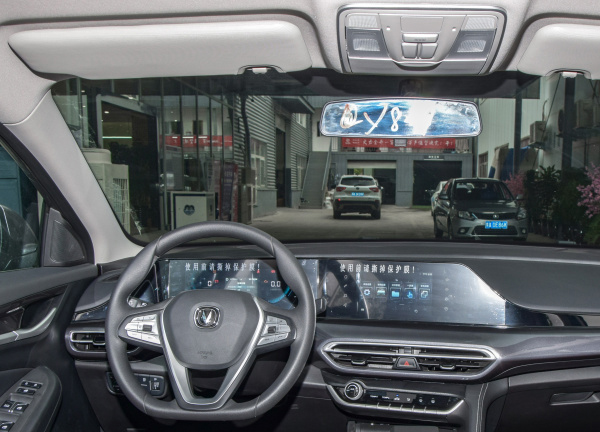 新款逸动火了！路虎工程师操刀，有4层隔音技术，大学生也买得起