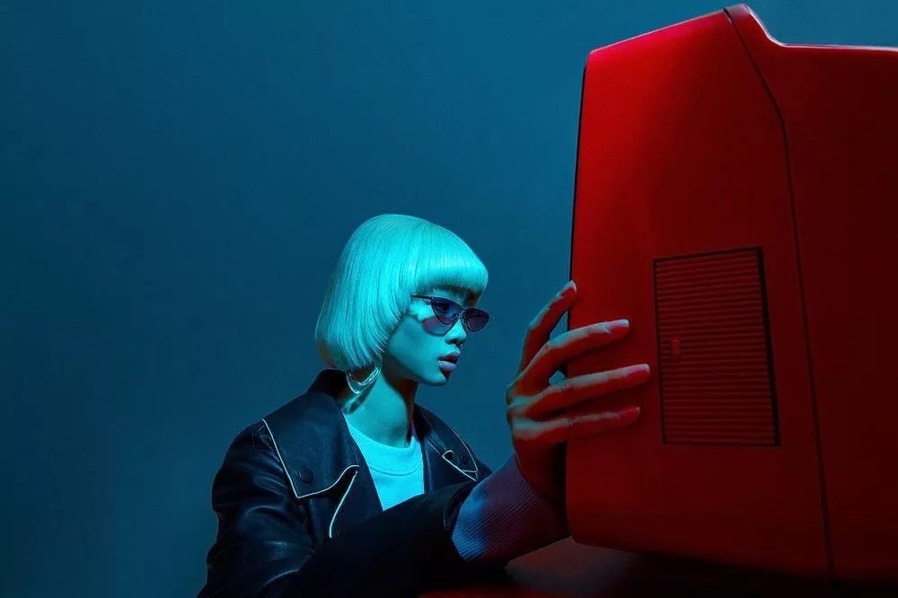 刘雯何穗个人简介,刘雯何穗奚梦瑶走秀视频