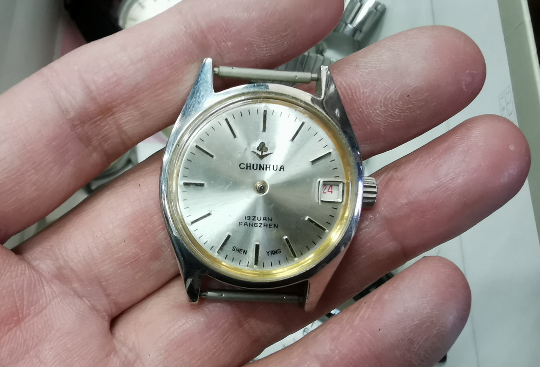 古玩市场古董表,逛古玩地摊淘到旧书