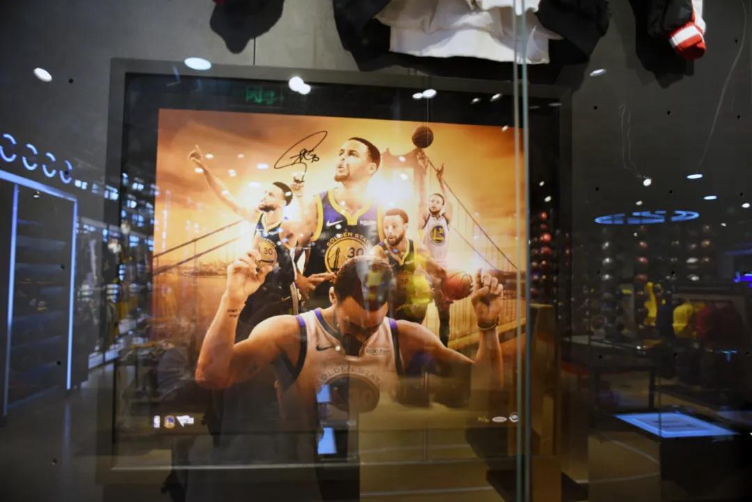 球星卡赚了几百万,一张值10万的球星卡