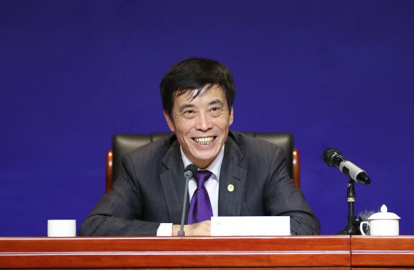 神操作！足协给李铁安排完助理教练，又要替李铁选队员