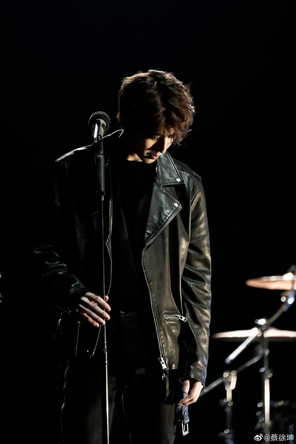 蔡徐坤第一次遭受全网黑是哪一年,蔡徐坤经历过全网黑后的一句话